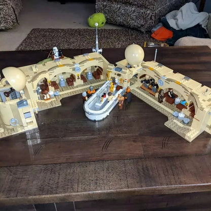 MOC Building Block Set: Star Wars Mos Eisley Cantina MOC