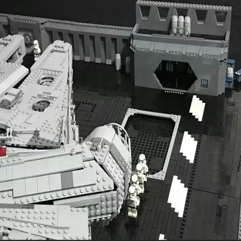MOC Motorized Building Block Set: Docking Bay MOC For Star Wars UCS Millennium Falcon and Light, Model 327L