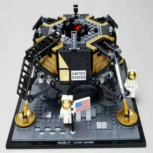 MOC Building Block Set: Apollo 11 Lunar Lander 60003