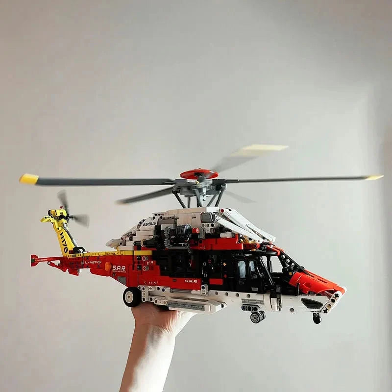 MOC Building Block Set: Motorized Airbus H175 Rescue Helicopter MOC