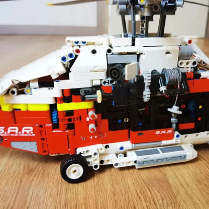 MOC Building Block Set: Motorized Airbus H175 Rescue Helicopter 74666