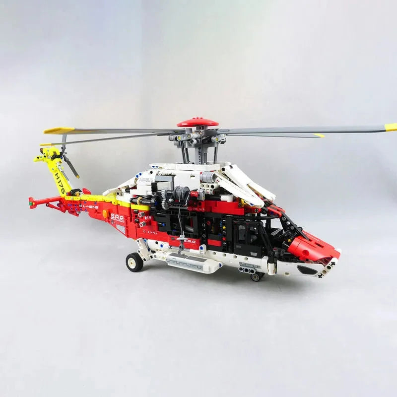 MOC Building Block Set: Motorized Airbus H175 Rescue Helicopter MOC