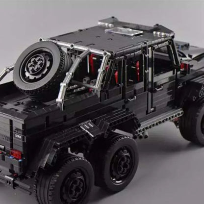MOC Building Block Set: Motorized Off-Road SUV LAND CRUISER AMG, Model J-901