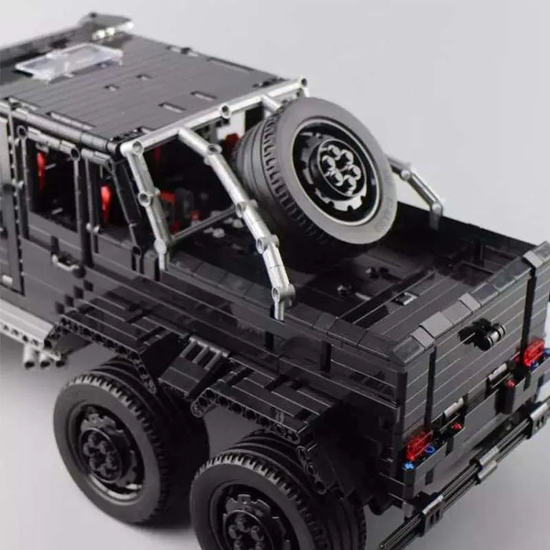 MOC Building Block Set: Motorized Off-Road SUV LAND CRUISER AMG, Model J-901