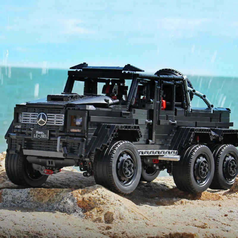MOC Building Block Set: Motorized Off-Road SUV LAND CRUISER AMG, Model J-901