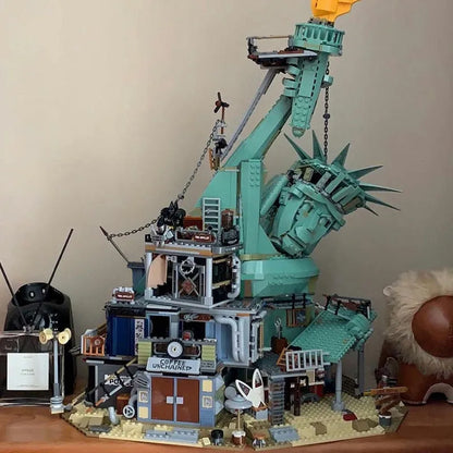 MOC Building Block Set: Movie MOC Welcome to Apocalypseburg, Model 45014