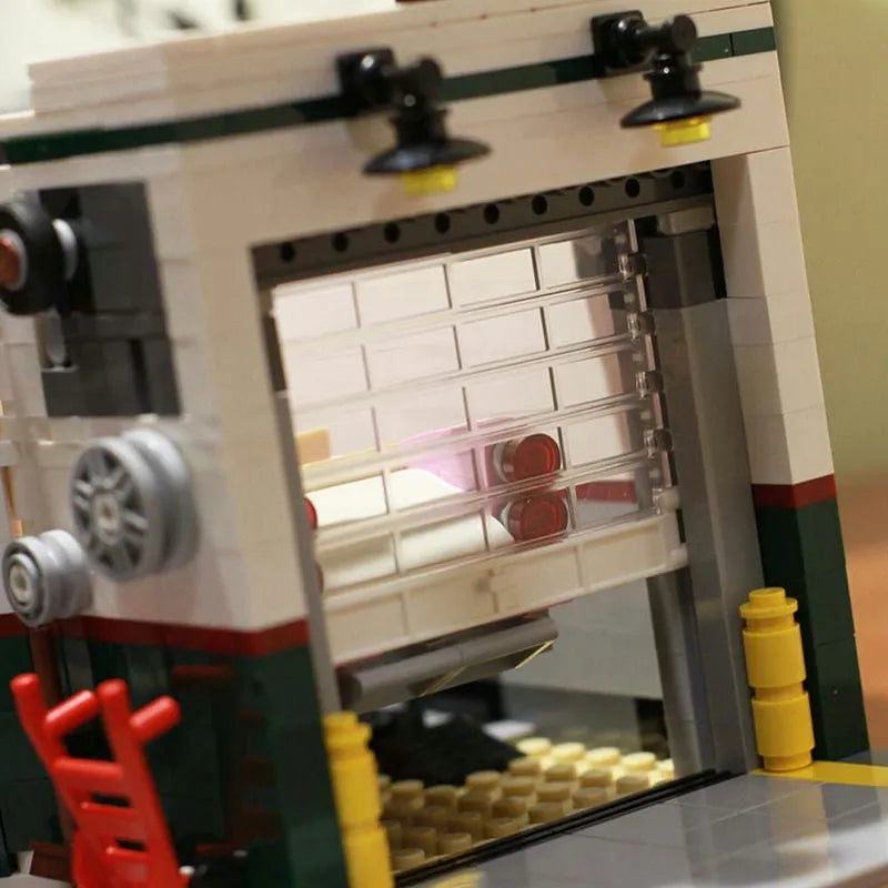 MOC Building Block Set: Street Expert City Corner Garage 15042