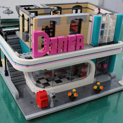 MOC Building Block Set: Street Expert City Downtown Diner 15037