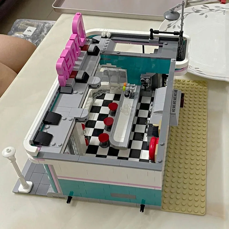 MOC Building Block Set: Street Expert City Downtown Diner 15037