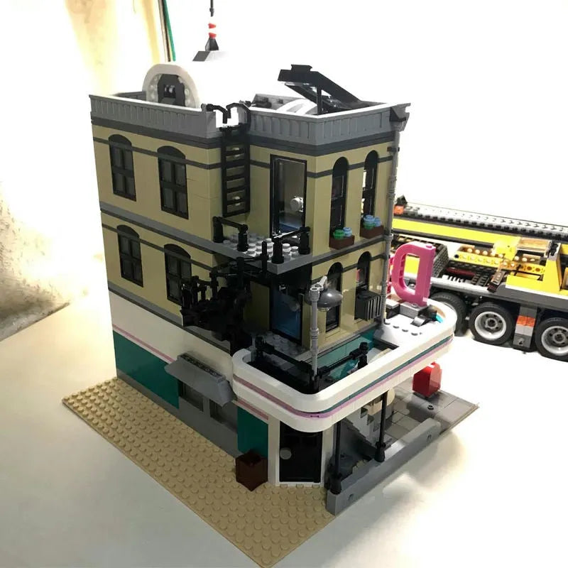 MOC Building Block Set: Street Expert City Downtown Diner 15037