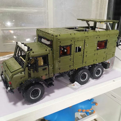 MOC Motorized Building Block Set: Off-Road RV Unimog Truck J907