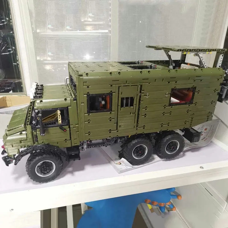 MOC Motorized Building Block Set: Off-Road RV Unimog Truck J907