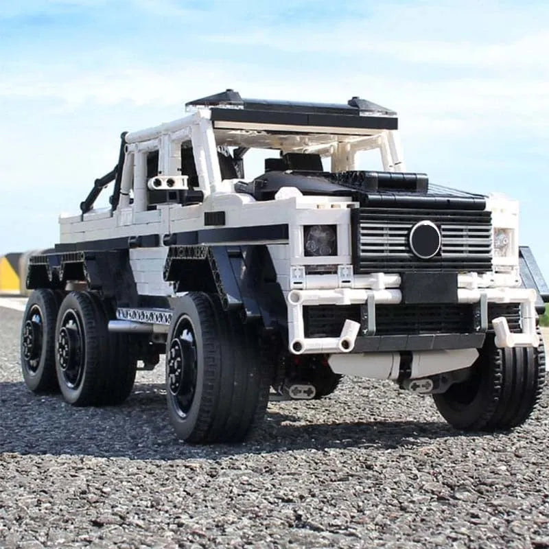 MOC Motorized Building Block Set: Off-Road SUV LAND CRUISER AMG