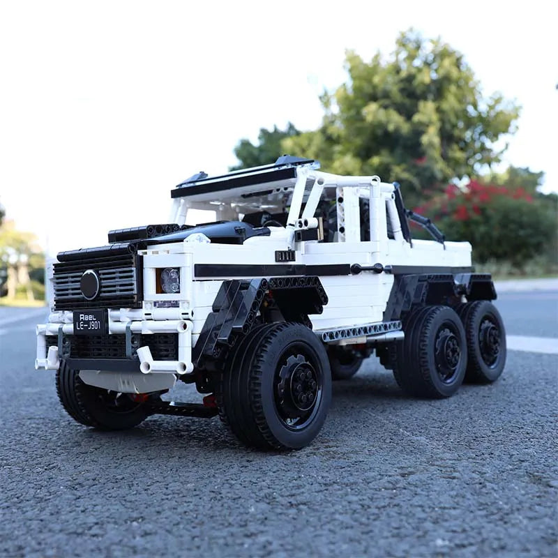 MOC Motorized Building Block Set: Off-Road SUV LAND CRUISER AMG