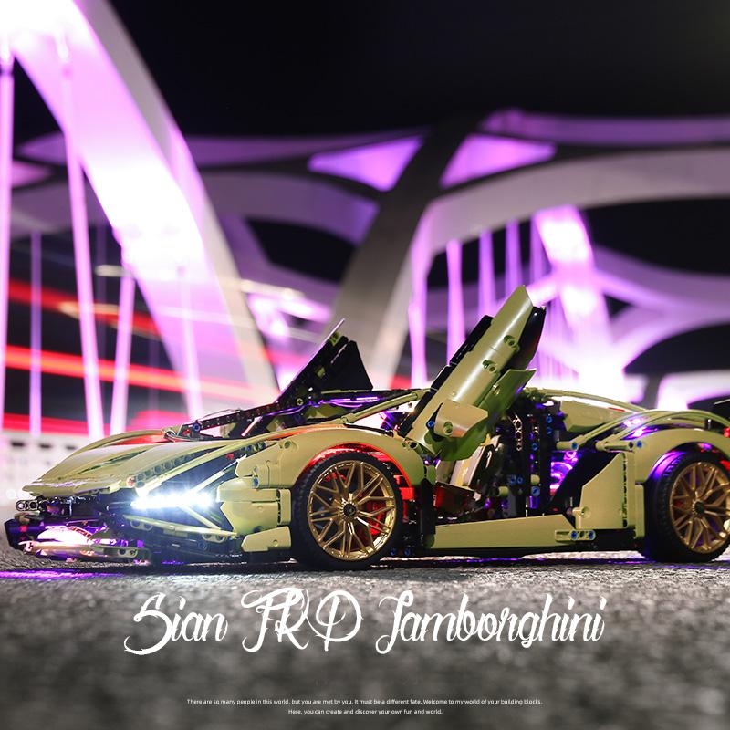 Trilumity Building Block Set: 1: 8 The Ultimate Italian Gold Supercar Custom Edition (3955-Piece)
