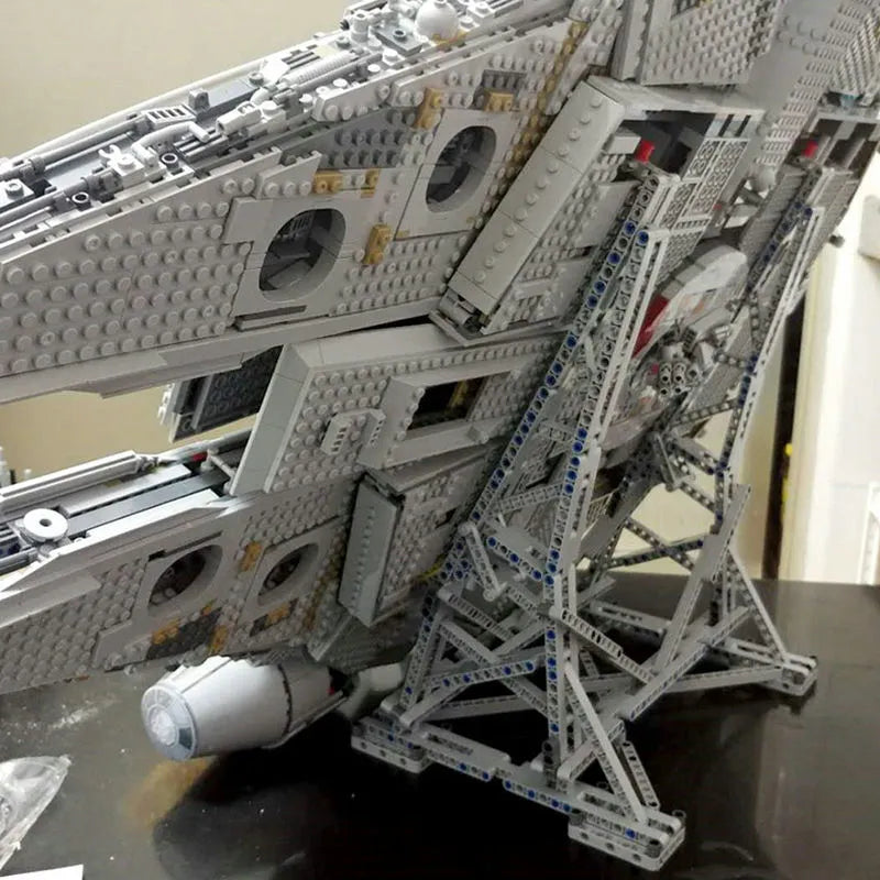 DK MOC Building Block Set: Star Wars Vertical Display Stand For UCS Falcon Millennium, Model DK5001