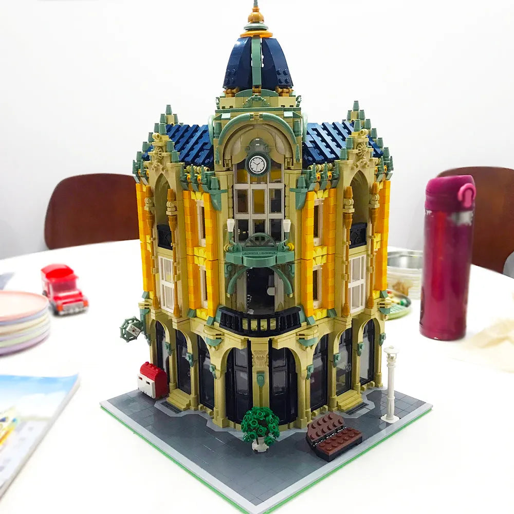 JieStar MOC Building Block Set: Corner Post Office, Model 89111