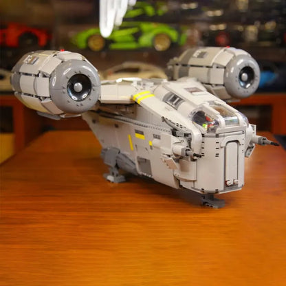 MORK MOC Building Block Set: Star Wars UCS Razor Crest 032002