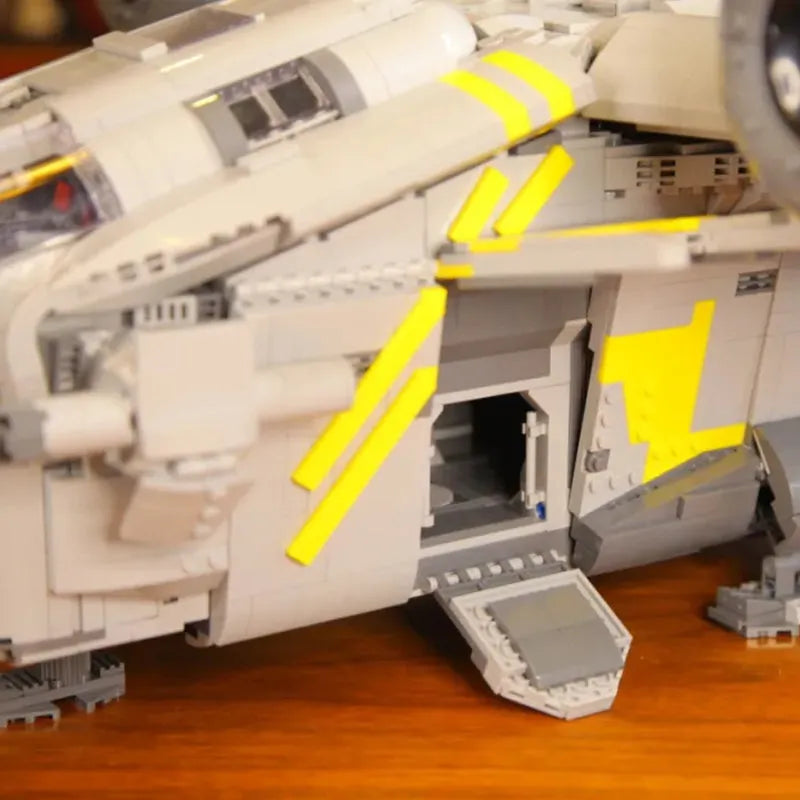 MORK MOC Building Block Set: Star Wars UCS Razor Crest 032002