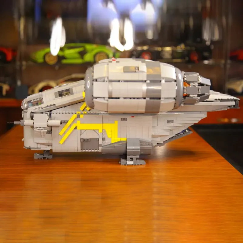 MORK MOC Building Block Set: Star Wars UCS Razor Crest 032002