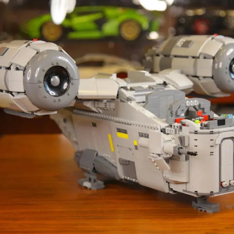 MORK MOC Building Block Set: Star Wars UCS Razor Crest 032002