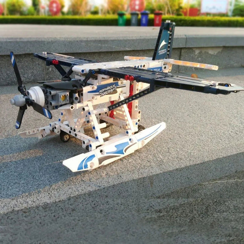 Mould King MOC Building Block Set: Motorized RC Amphibious Fire Plane 15014, Model K15014