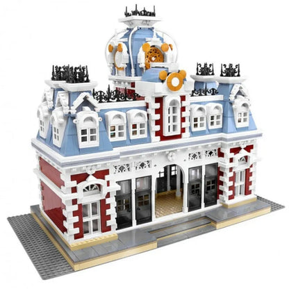 Mould King MOC Building Block Set: Street Expert MOC Dreamland City Train Station, Model 11004
