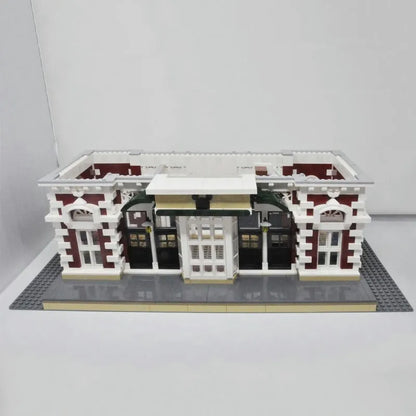 Mould King MOC Building Block Set: Street Expert MOC Dreamland City Train Station, Model 11004