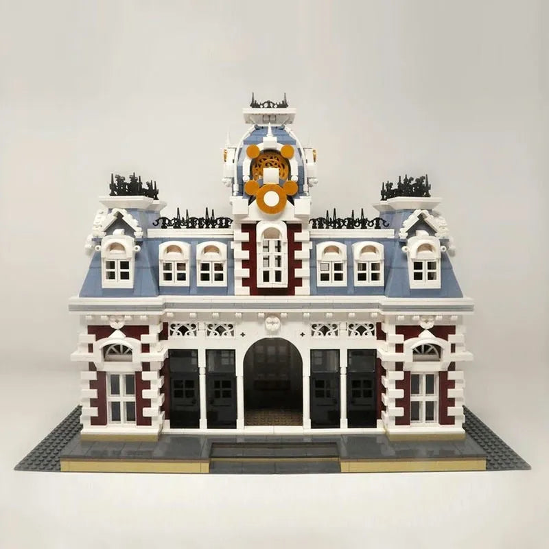 Mould King MOC Building Block Set: Street Expert MOC Dreamland City Train Station, Model 11004