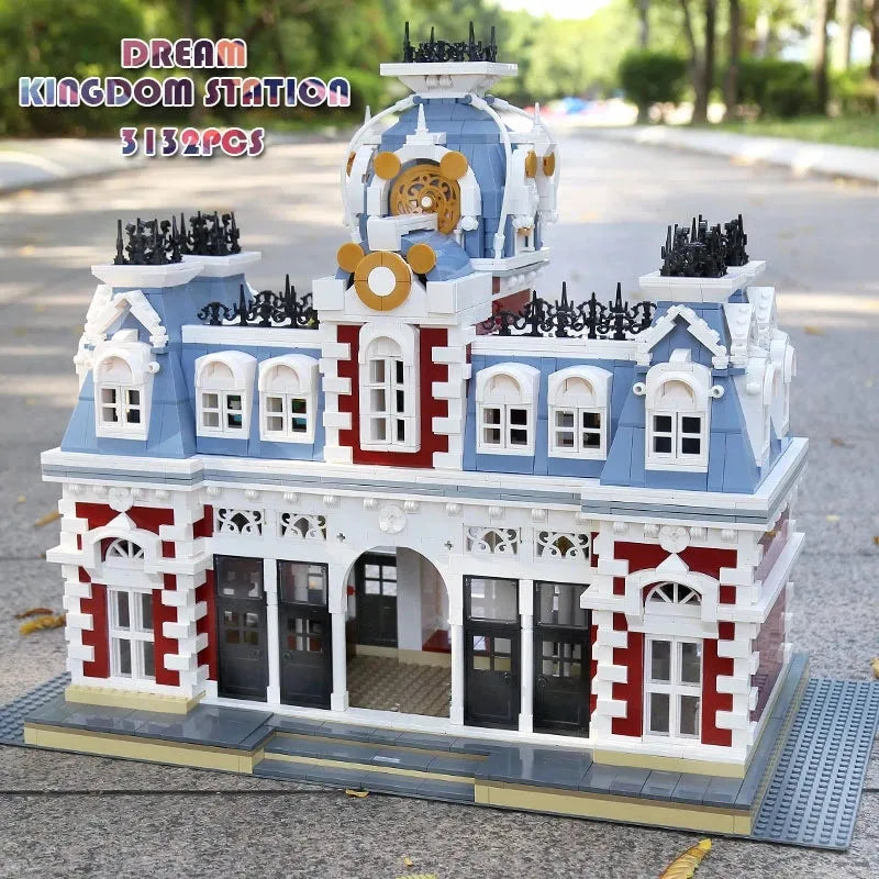 Mould King MOC Building Block Set: Street Expert MOC Dreamland City Train Station, Model 11004