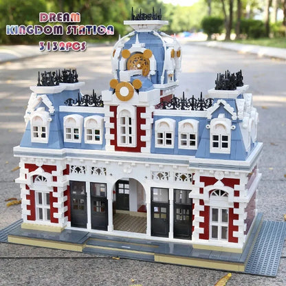 Mould King MOC Building Block Set: Street Expert MOC Dreamland City Train Station, Model 11004
