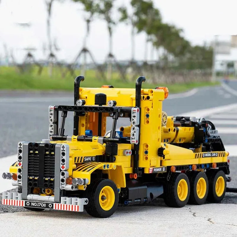 Mould King MOC Building Block Set: Heavy Tow Rescue Truck 17011