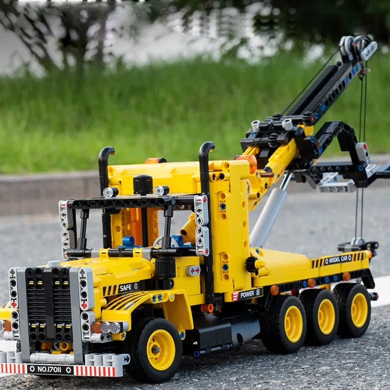 Mould King MOC Building Block Set: Heavy Tow Rescue Truck 17011