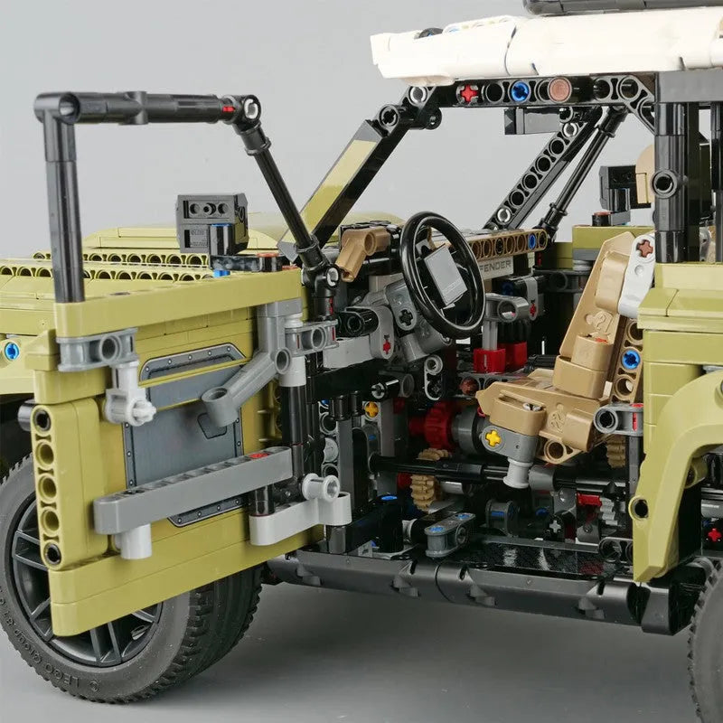 Mould King MOC Motorized Building Block Set: Off-Road AWD Land Rovers Defender, Model 93018
