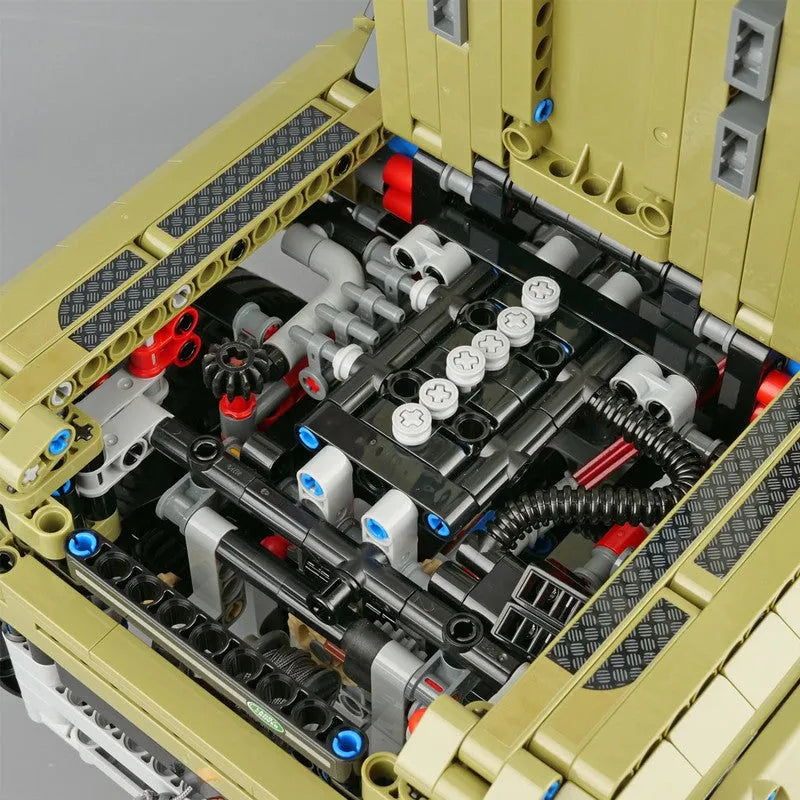 Mould King MOC Motorized Building Block Set: Off-Road AWD Land Rovers Defender, Model 93018