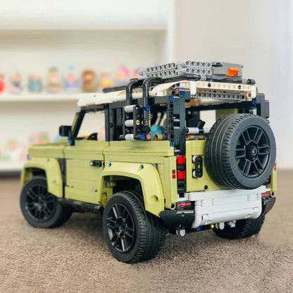 Mould King MOC Motorized Building Block Set: Off-Road AWD Land Rovers Defender, Model 93018
