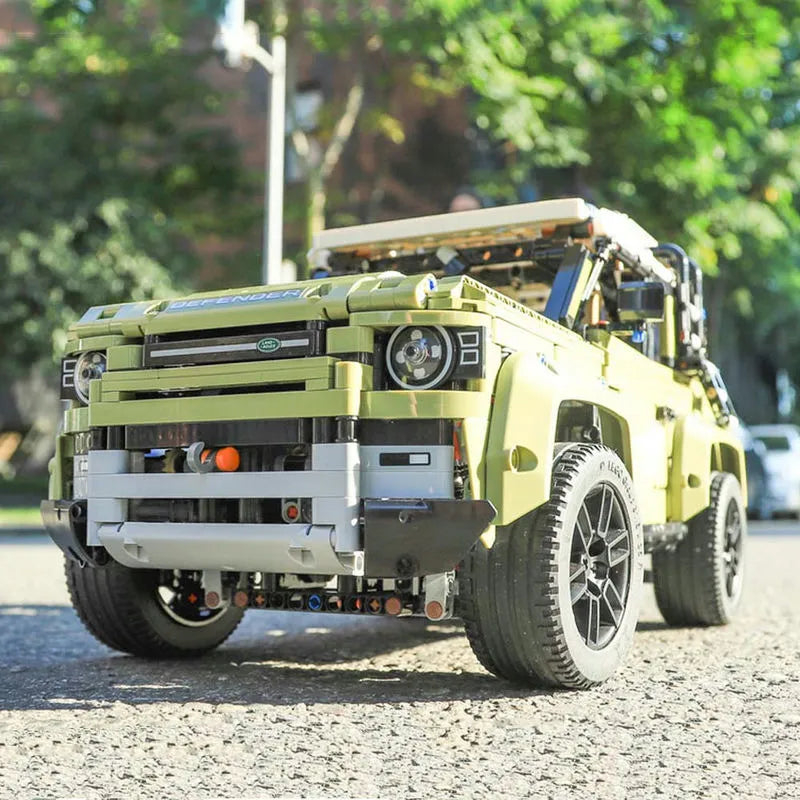 Mould King MOC Motorized Building Block Set: Off-Road AWD Land Rovers Defender, Model 93018