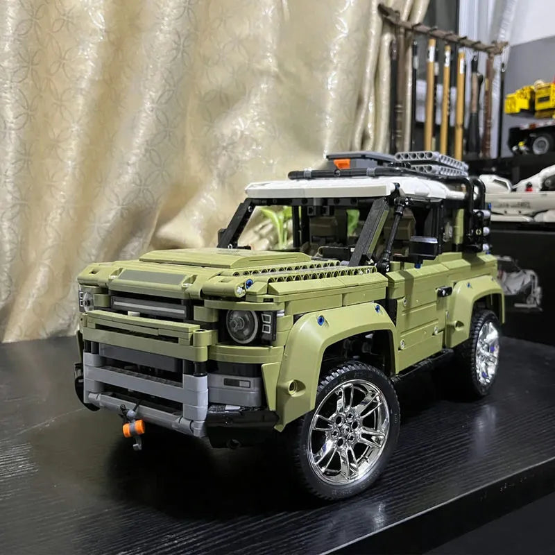 Mould King MOC Motorized Building Block Set: Off-Road AWD Land Rovers Defender, Model 93018