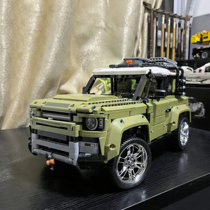 Mould King MOC Motorized Building Block Set: Off-Road AWD Land Rovers Defender, Model 93018
