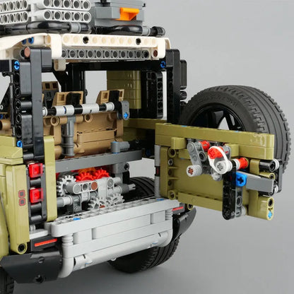 Mould King MOC Motorized Building Block Set: Off-Road AWD Land Rovers Defender, Model 93018