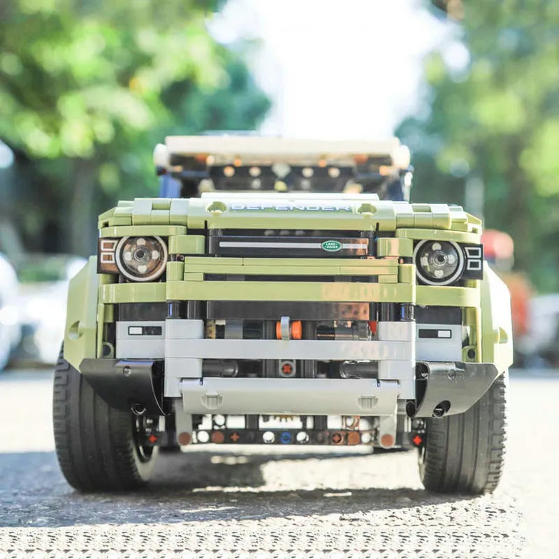 Mould King MOC Motorized Building Block Set: Off-Road AWD Land Rovers Defender, Model 93018