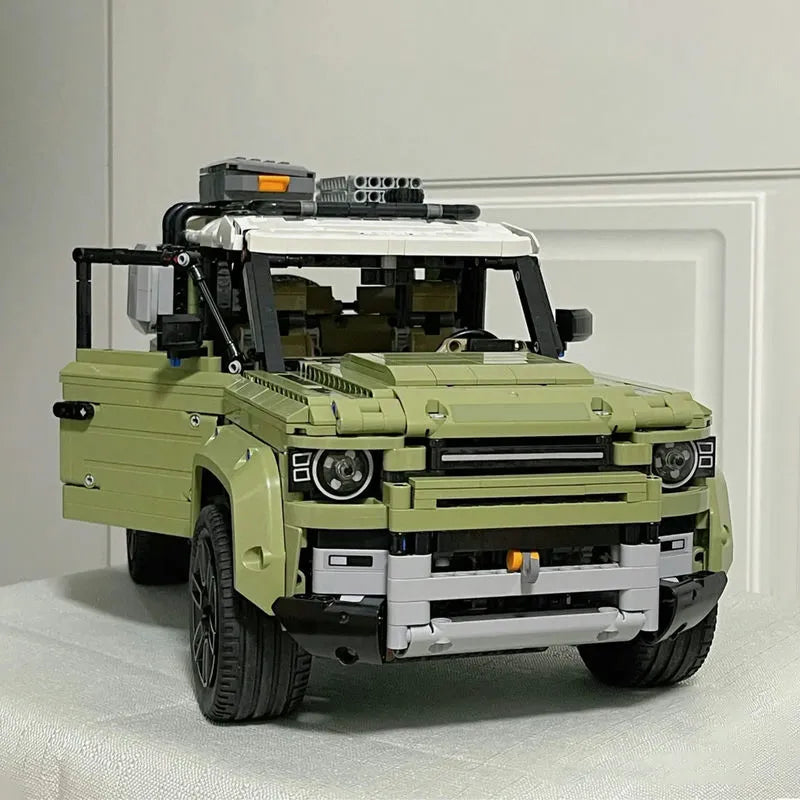 Mould King MOC Motorized Building Block Set: Off-Road AWD Land Rovers Defender, Model 93018