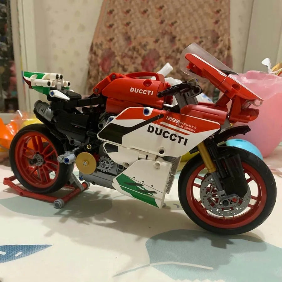 Panlos MOC Building Block Set: Bike MOC Fast Racing Motorcycle 672001