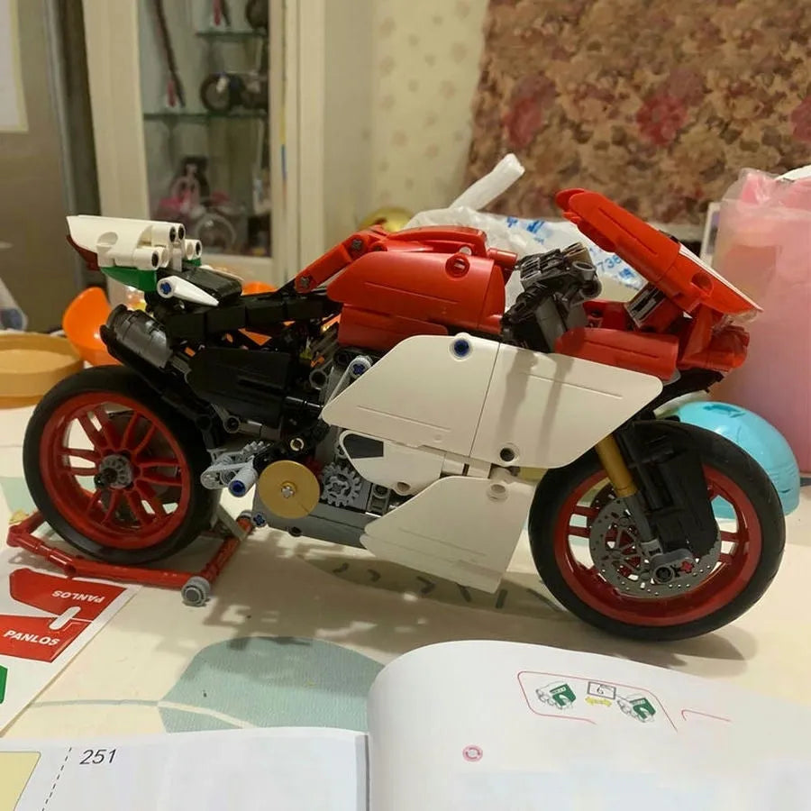 Panlos MOC Building Block Set: Bike MOC Fast Racing Motorcycle 672001
