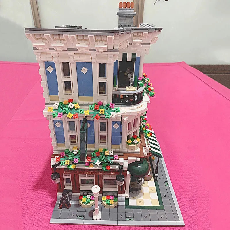 UG MOC Building Block Set: Street Expert Queen Bricktoria 10197