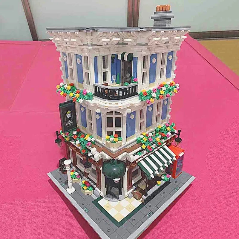 UG MOC Building Block Set: Street Expert Queen Bricktoria 10197