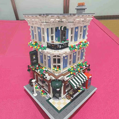 UG MOC Building Block Set: Street Expert Queen Bricktoria 10197