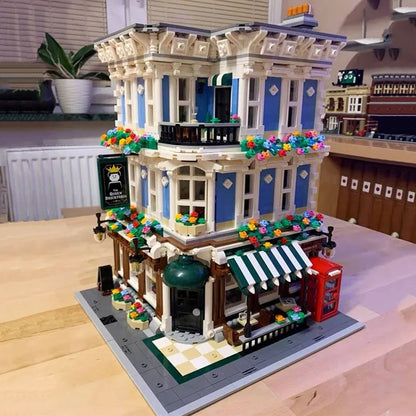 UG MOC Building Block Set: Street Expert Queen Bricktoria 10197