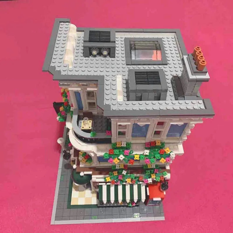 UG MOC Building Block Set: Street Expert Queen Bricktoria 10197