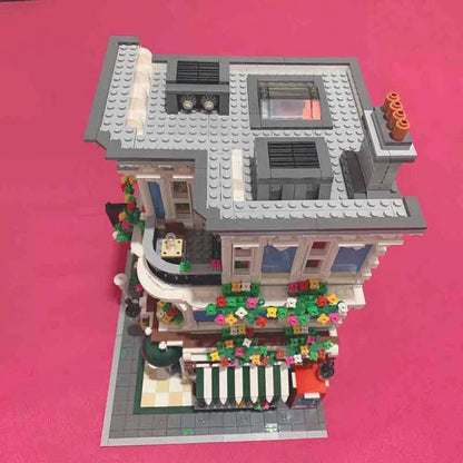 UG MOC Building Block Set: Street Expert Queen Bricktoria 10197